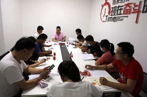 市商務(wù)局推動(dòng)電商企業(yè)信用體系建設(shè)，組織簽訂跨境電子商務(wù)信用承諾書(shū)